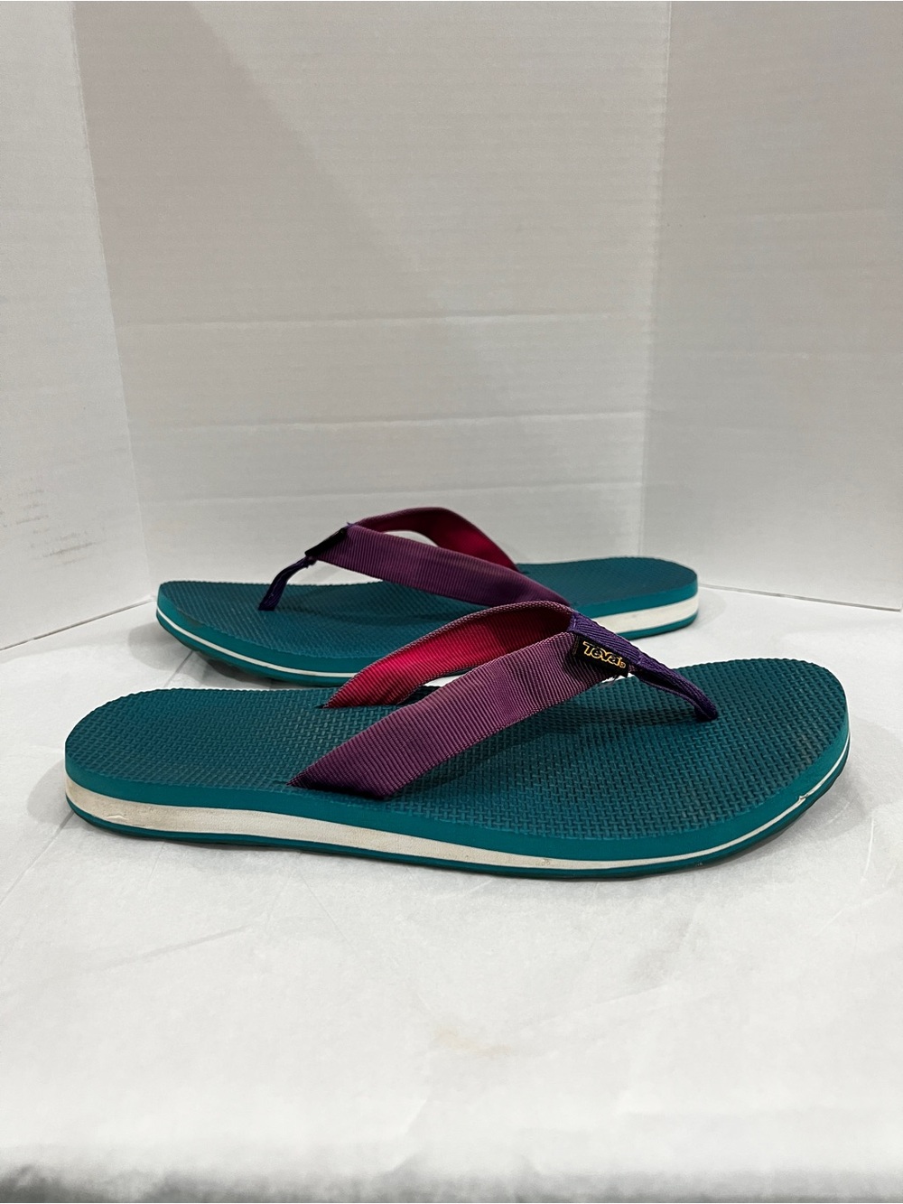 TEVA Deckers Flip-Flop Teal And Purple Size 9 Or 9.5 Lightweight Comfy